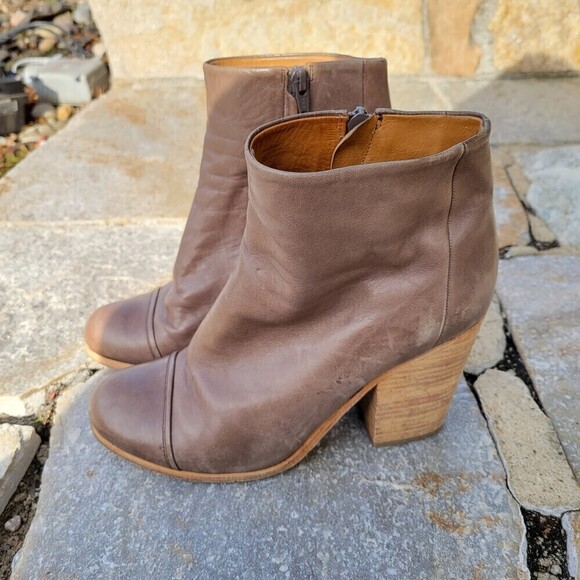 Coclico Brown Tan Leather Ankle Heel Zipper Booties Shoes Size 39.5 - Picture 4 of 12